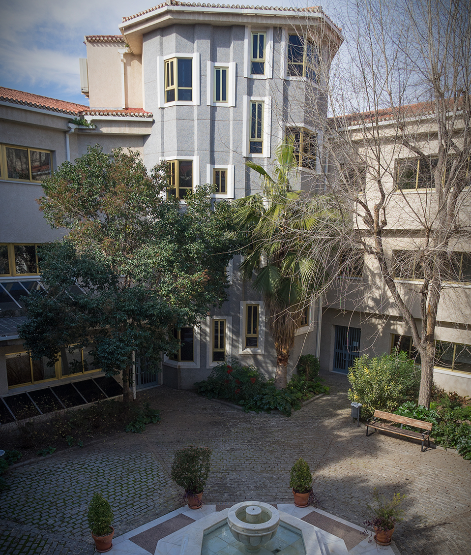 Patio con fuente en la Facultad de Trabajo Social Universidad Granada